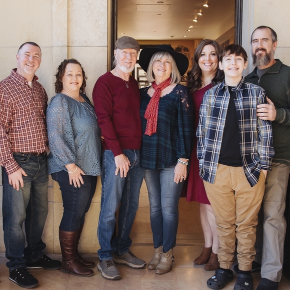 Meet your Poshers, Donna & Steve - Picture 5 of 9